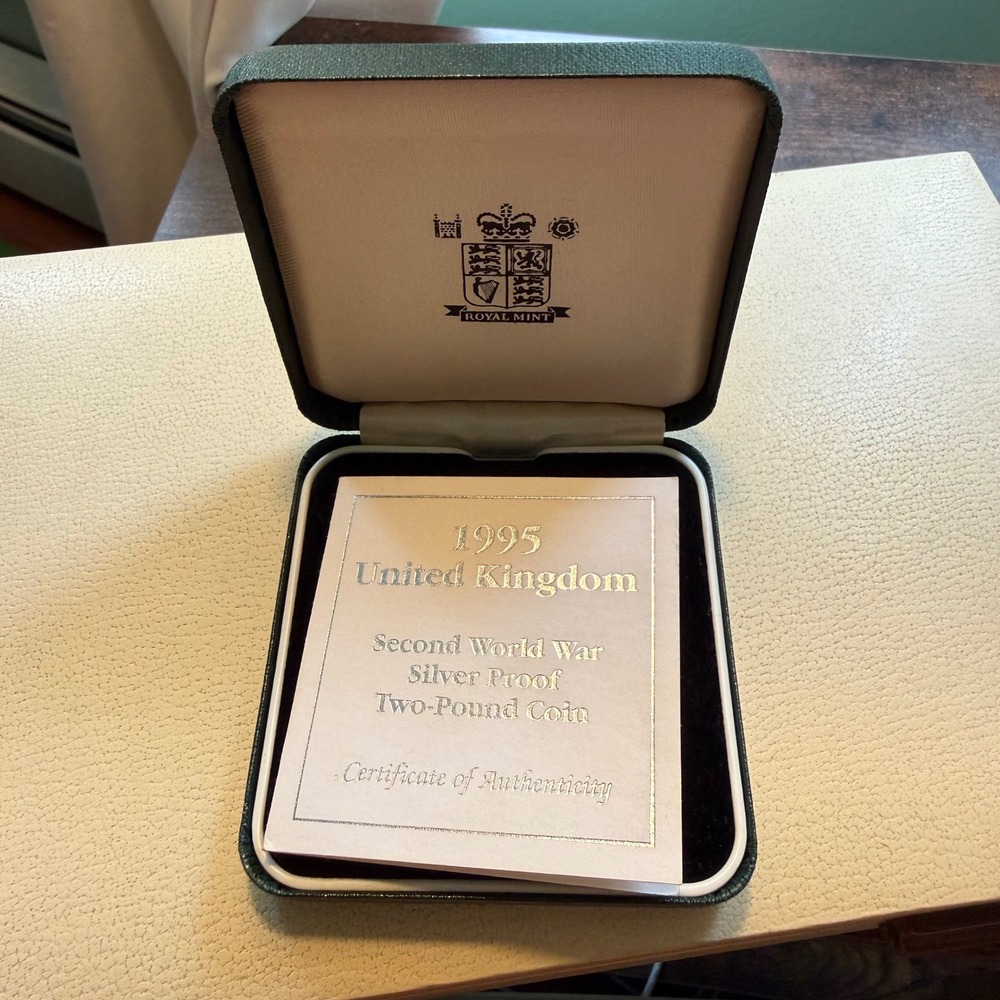1995 UK WWII Silver Proof £2 Coin Dove of Peace Royal Mint Box & COA Two Pound - Picture 2 of 9
